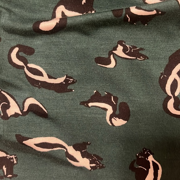 ModCloth NWT Wrap Skunk shirt - Picture 2 of 5